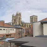 St Helen's House With Minster Views * York