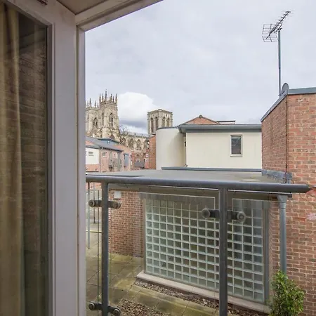 St Helen's House With Minster Views Apartamento York
