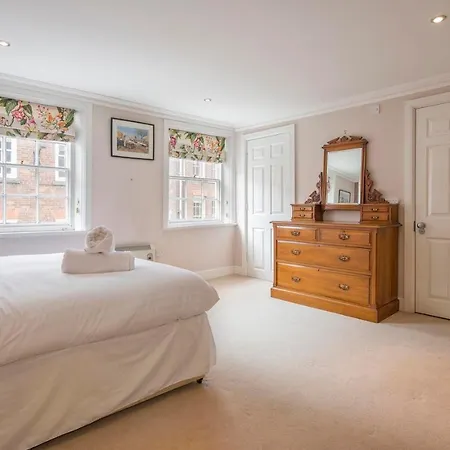 St Helen's House With Minster Views *