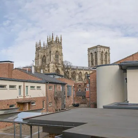St Helen's House With Minster Views Apartamento York