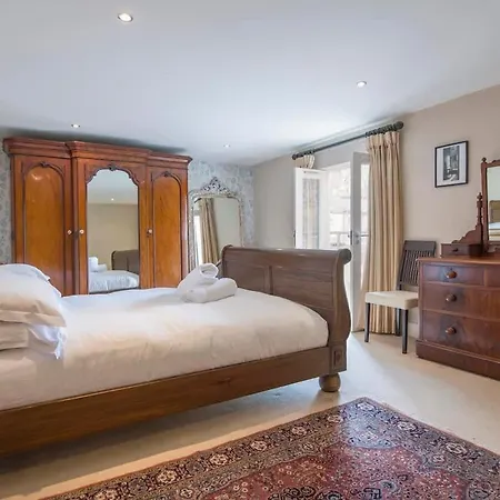 St Helen's House With Minster Views *