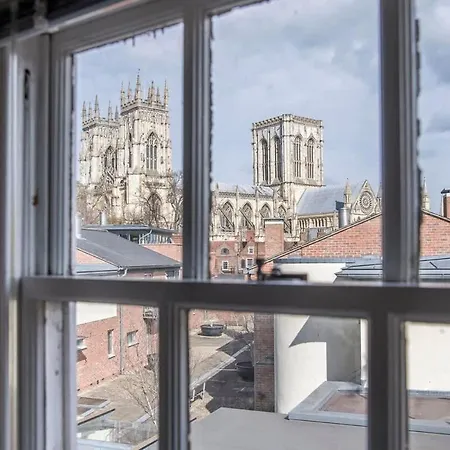 St Helen's House With Minster Views 펜션 요크