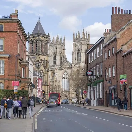 St Helen's House With Minster Views 펜션 *