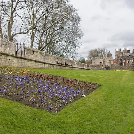 St Helen's House With Minster Views 펜션 요크