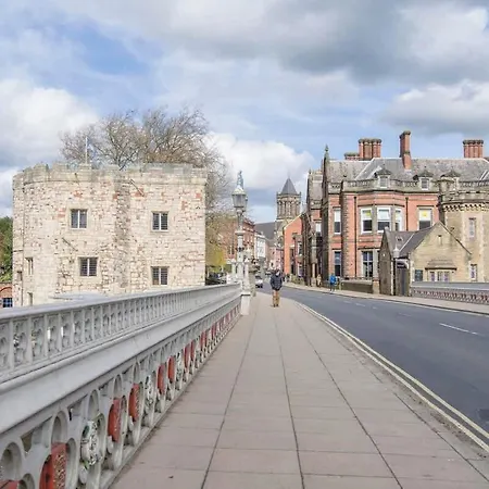 St Helen's House With Minster Views 펜션 *
