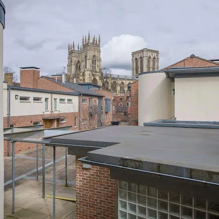 펜션 St Helen's House With Minster Views *