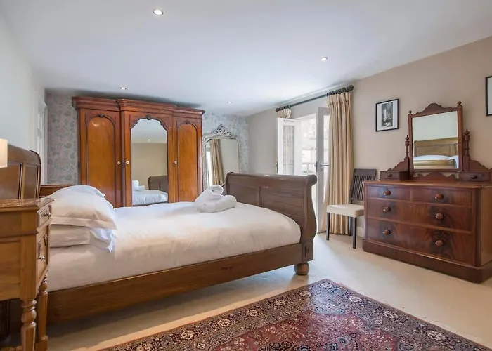 St Helen's House With Minster Views *