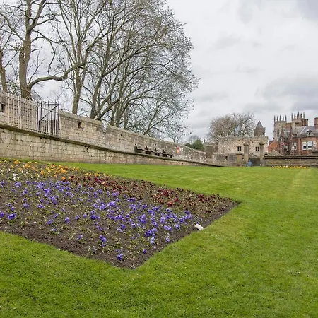 Lejlighed St Helen's House With Minster Views *