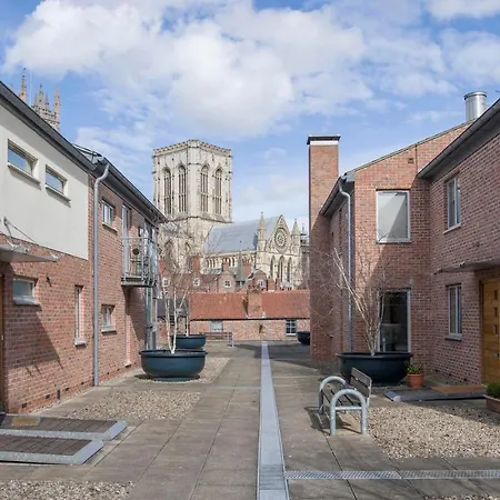 Lejlighed St Helen's House With Minster Views *